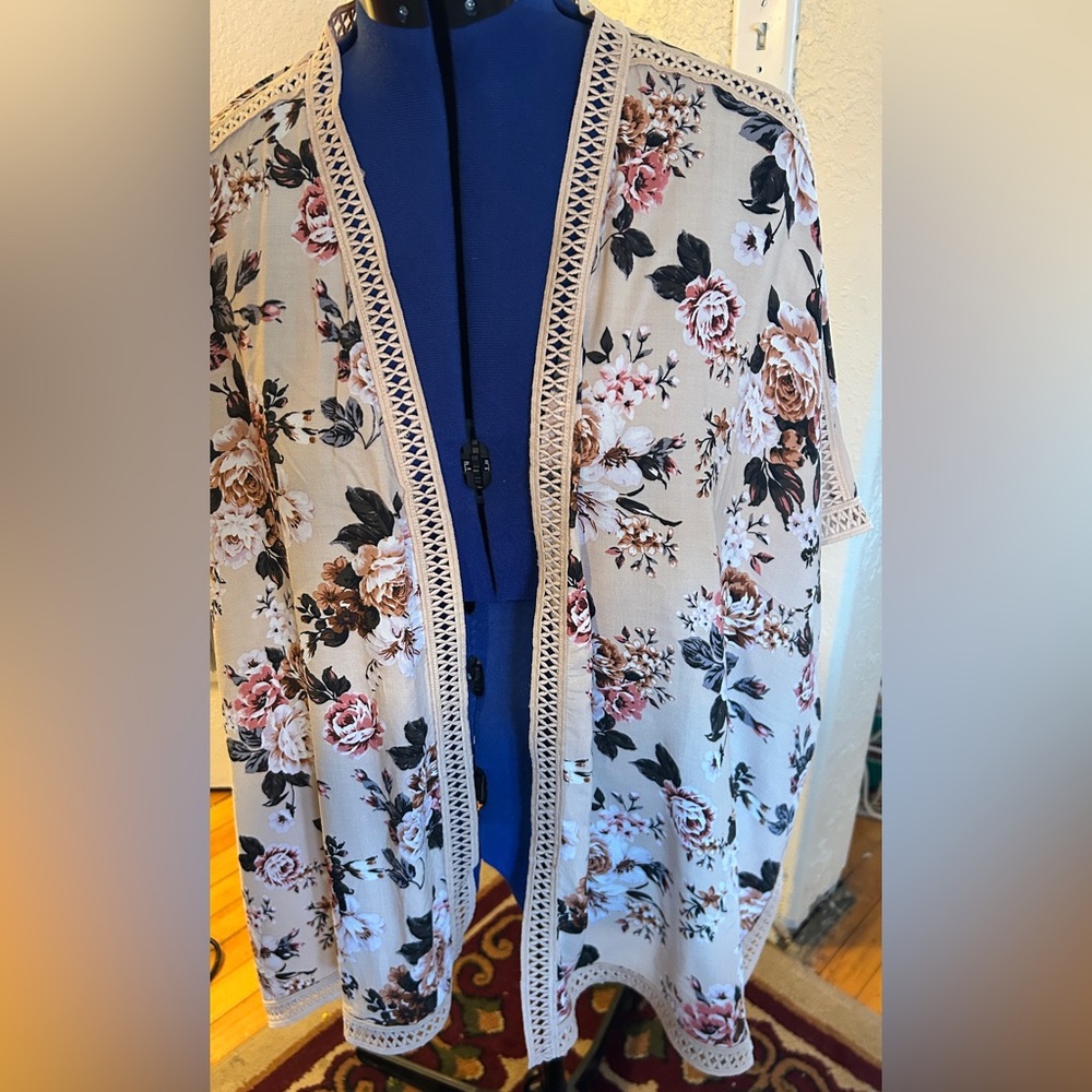 Listicle Floral Kimono style Cover Up NWT